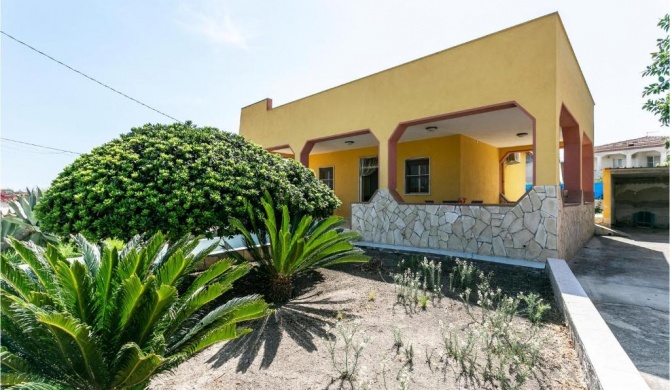 Stunning home in Noto with 2 Bedrooms
