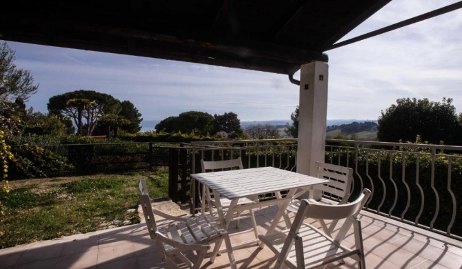 N110 - Numana, villa con giardino e vista mare