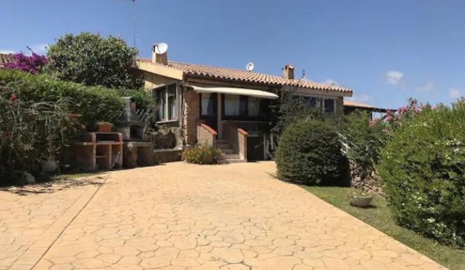 Casa con ampio giardino
