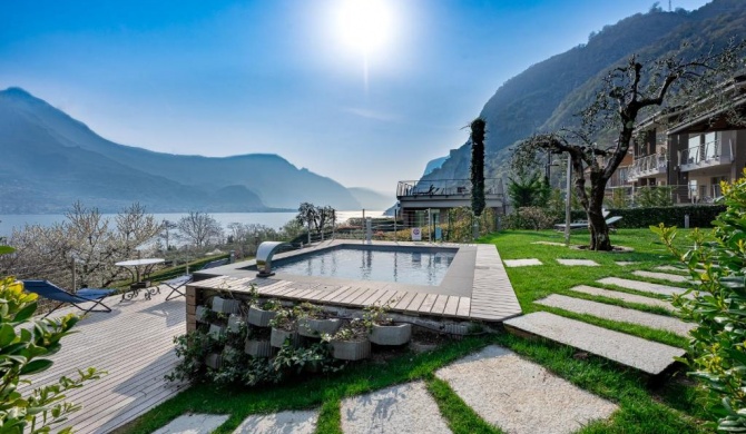 Villa Vittoria-Private Seasonal Warm Pool-Shared Sauna-Bellagio Village Residence