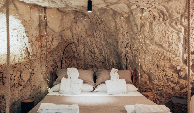 Grotta Carlotta