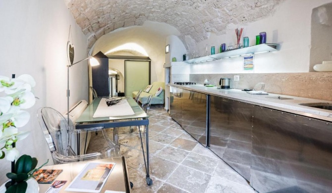 Timeless Holiday Home in Ostuni with Bar and Fireplace