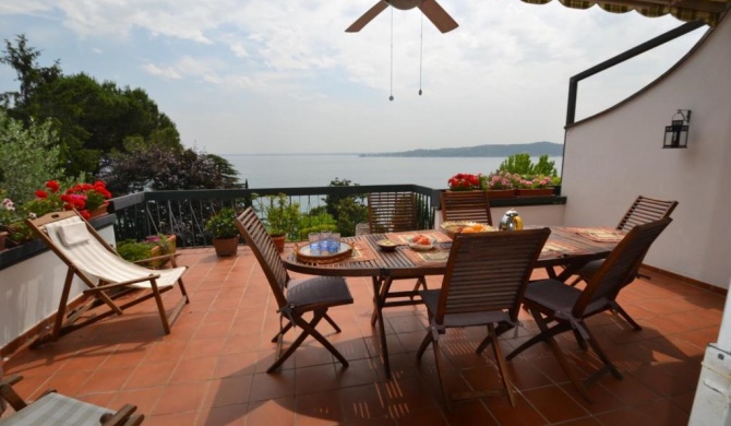 VILLA CLAUDIA-LA TERRAZZA SUL LAGO