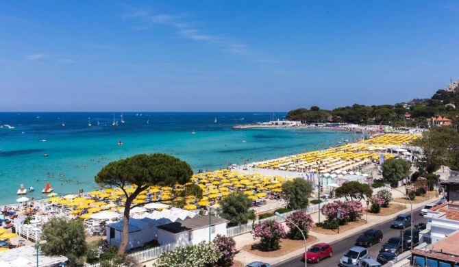 Camera con bagno condiviso di fronte spiaggia