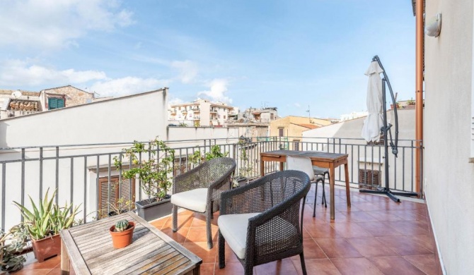 Candelai apartment with terrace by Wonderful Italy