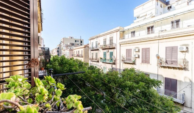 Casa Dante with Balcony by Wonderful Italy