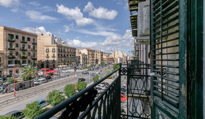 Corso dei Mille Station Flat with Balcony