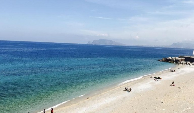 L'arco sul mare