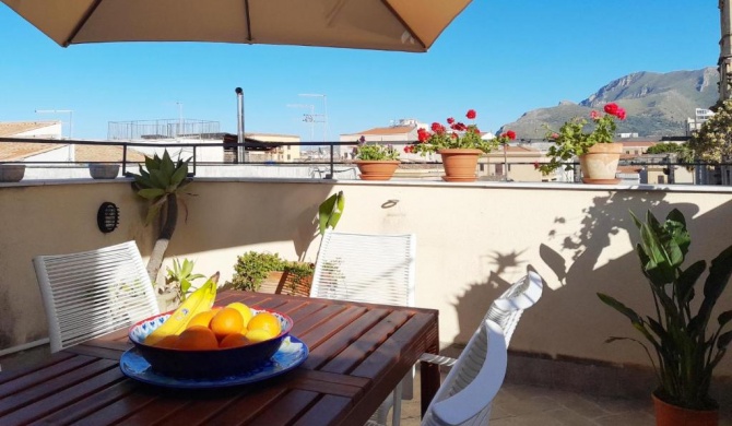 [TERRACE WITH VIEW] Attic in old town BallarHome