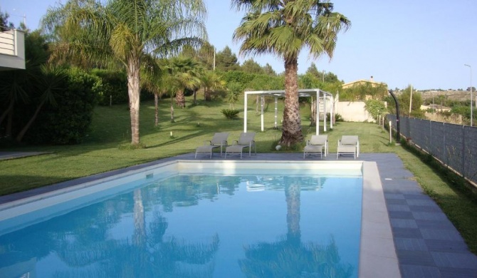 appartamento in moderna villa con piscina