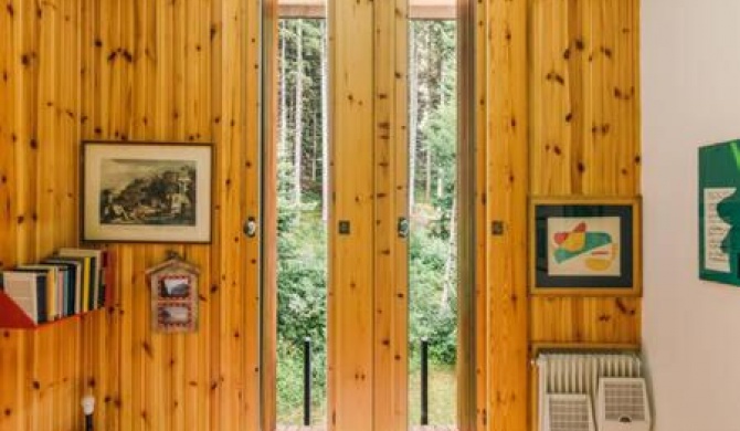 CENTRAL WOODEN CHALET WITH FOREST VIEW